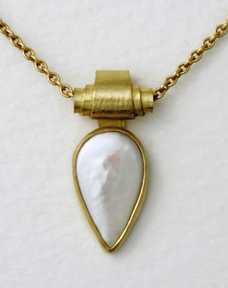Scroll Pearl drop in 18K yellow gold on yellow gold trace chain